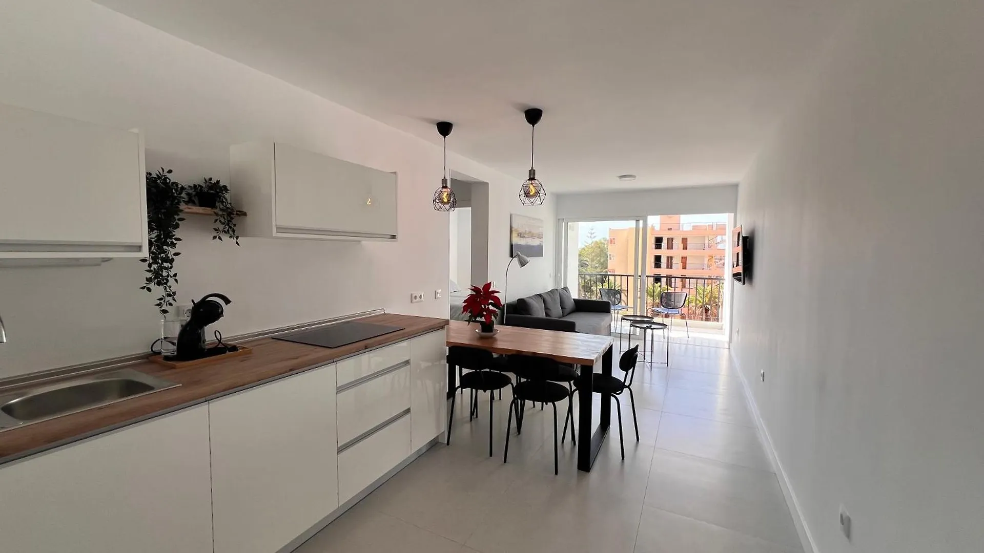 Seaview Modern Apartment In Downtown Los Cristianos