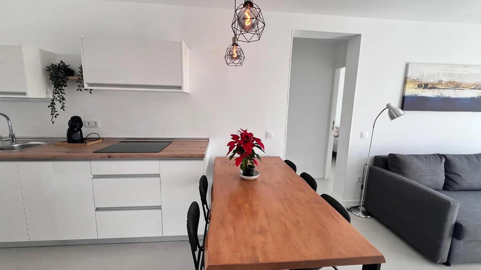 Seaview Modern Apartment In Downtown Los Cristianos