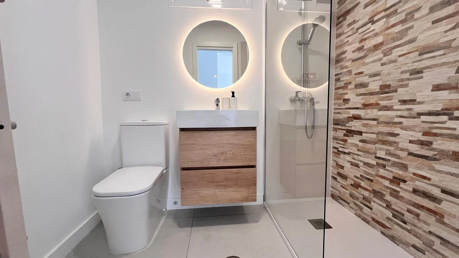 Seaview Modern Apartment In Downtown Los Cristianos  Los Cristianos (Tenerife)