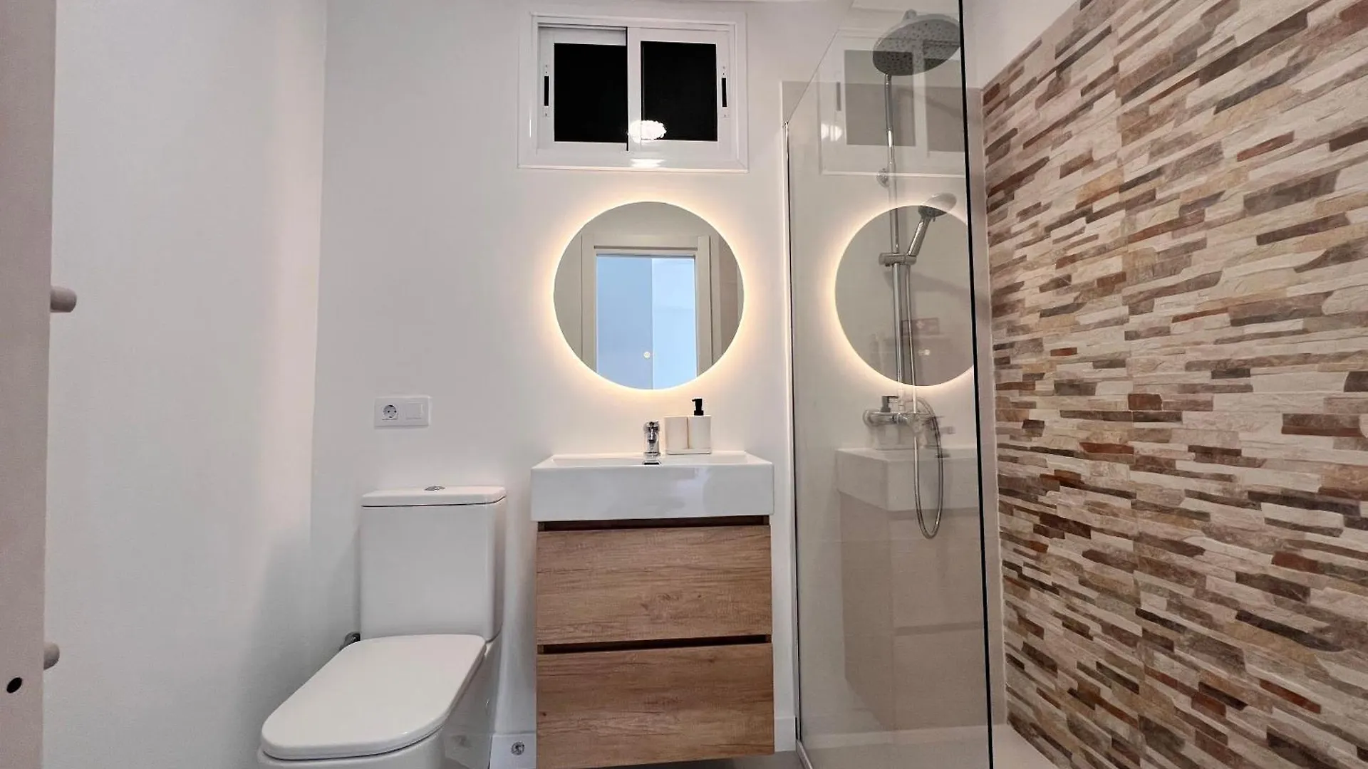 Seaview Modern Apartment In Downtown Los Cristianos