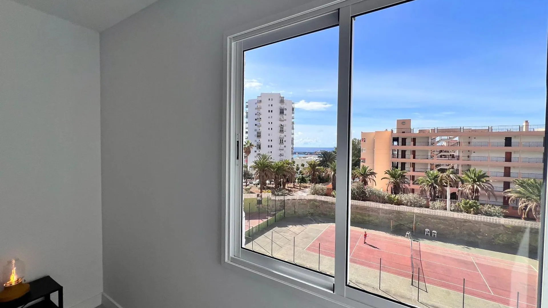 Seaview Modern Apartment In Downtown Los Cristianos