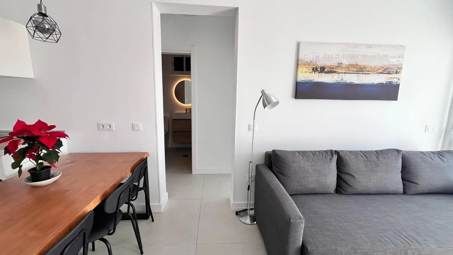 Seaview Modern Apartment In Downtown Los Cristianos  Los Cristianos (Tenerife)