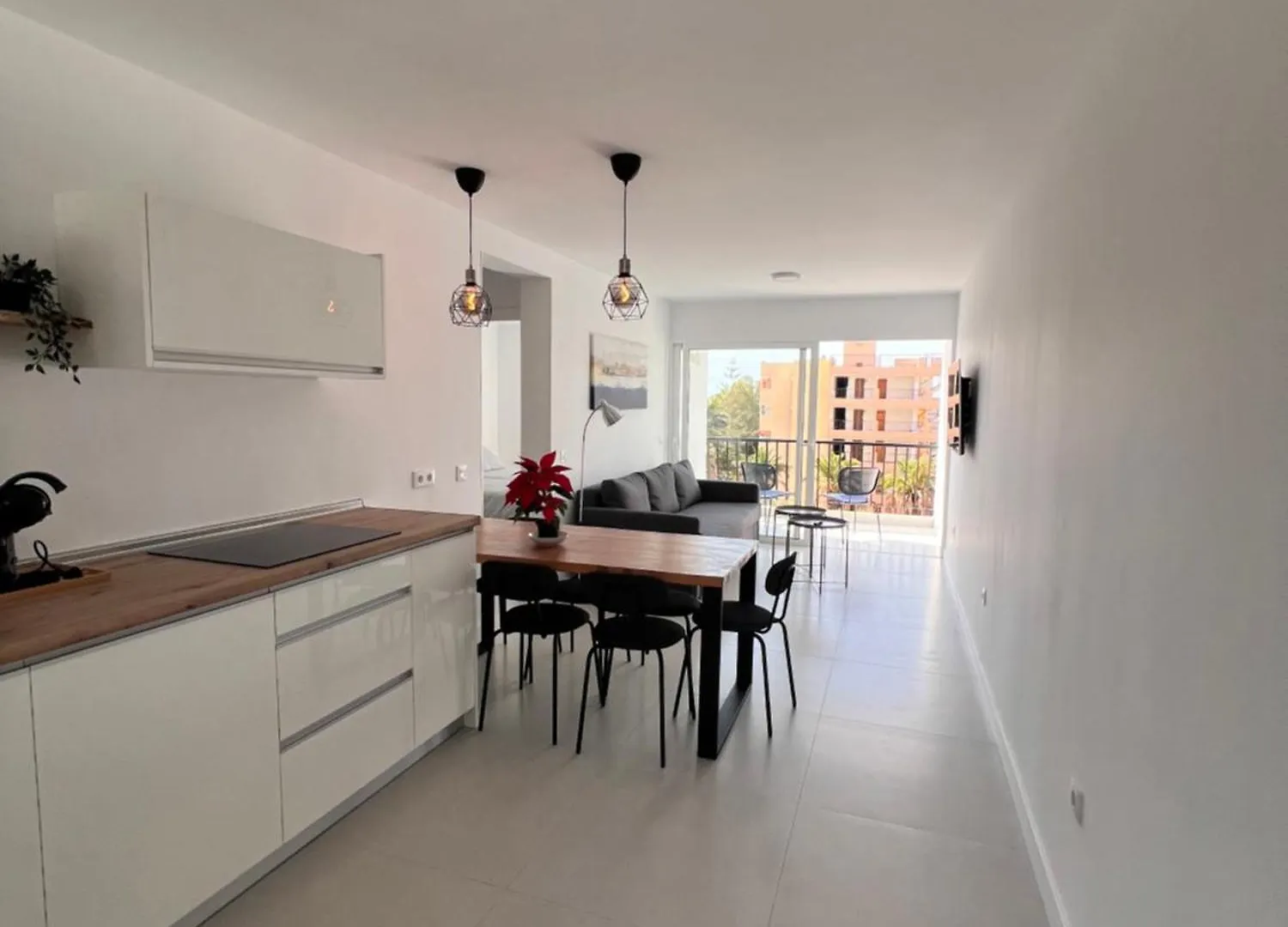 Seaview Modern Apartment In Downtown Los Cristianos
