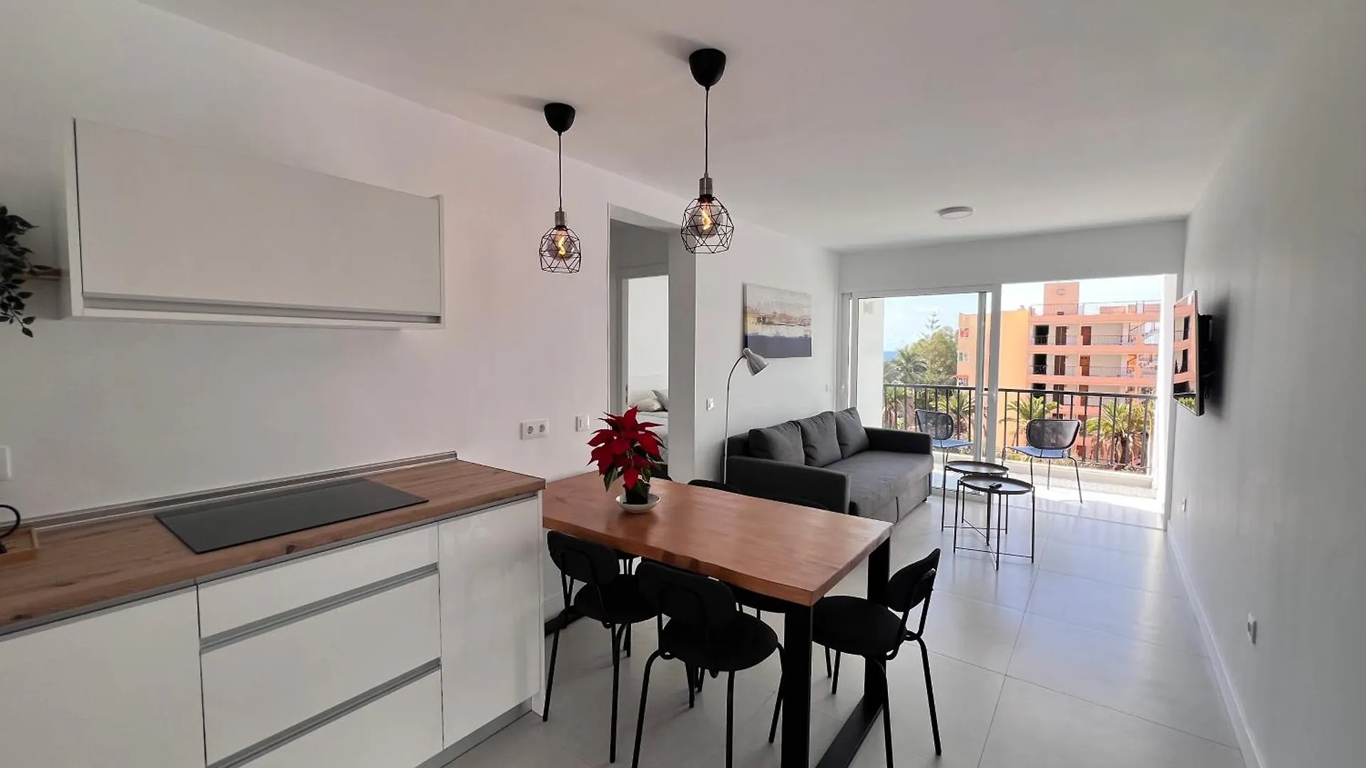 Seaview Modern Apartment In Downtown Los Cristianos